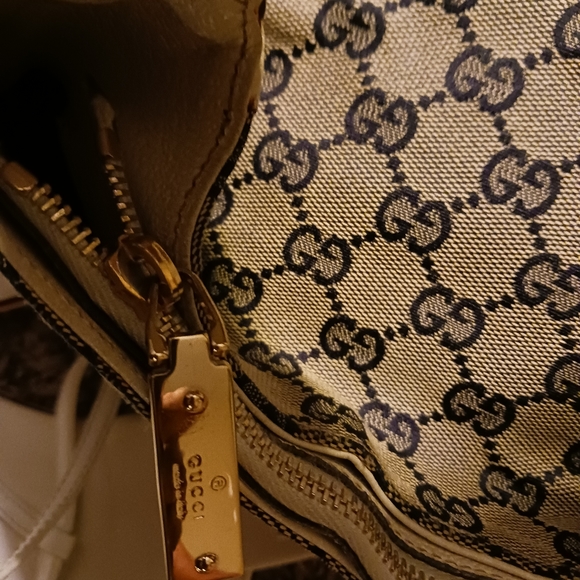 Prw loved Gucci Purse and Sandals - Picture 4 of 10